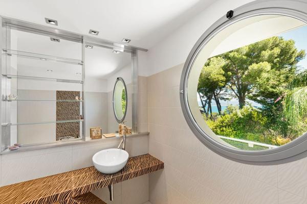 Cadre privilégié au Cap d’Antibes, proche plage Keller, vue mer et montagnes