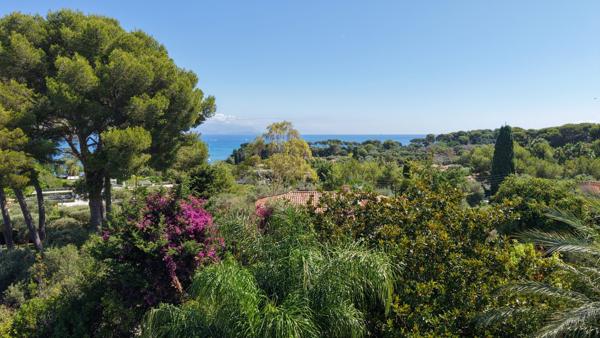 Cadre privilégié au Cap d’Antibes, proche plage Keller, vue mer et montagnes