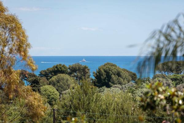 Cadre privilégié au Cap d’Antibes, proche plage Keller, vue mer et montagnes