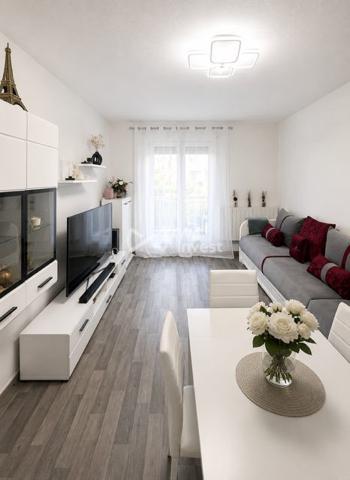 appartement trois pièces avec deux balcons
