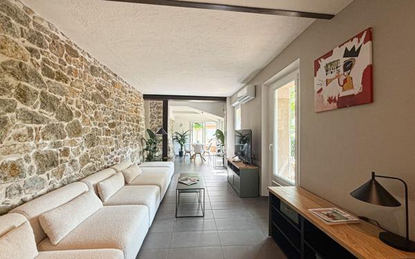 Immeuble à vendre    8 pièces •  Cannes