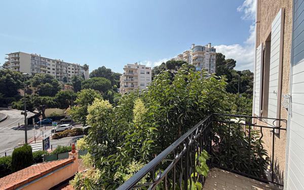 Immeuble à vendre    8 pièces •  Cannes