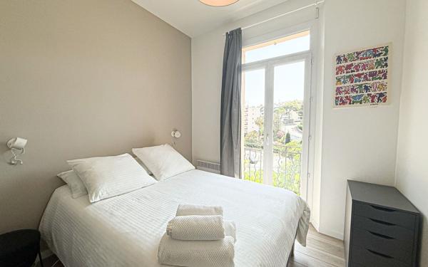 Immeuble à vendre    8 pièces •  Cannes