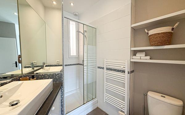 Immeuble à vendre    8 pièces •  Cannes