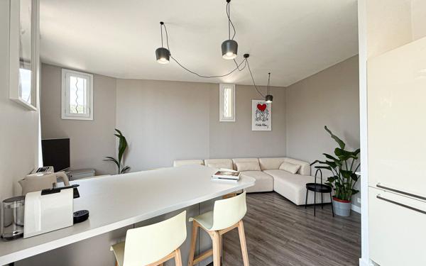 Immeuble à vendre    8 pièces •  Cannes