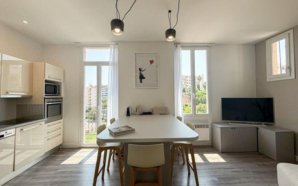 Immeuble à vendre    8 pièces •  Cannes