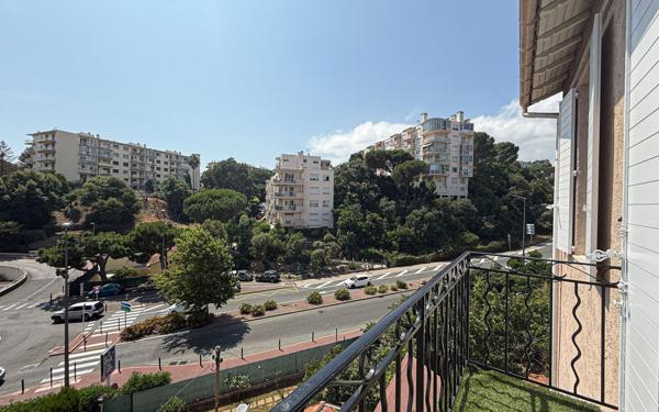 Immeuble à vendre    8 pièces •  Cannes