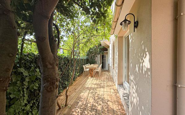 Immeuble à vendre    8 pièces •  Cannes