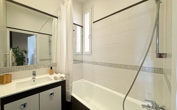 Immeuble à vendre    8 pièces •  Cannes