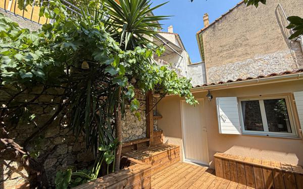 Immeuble à vendre    8 pièces •  Cannes