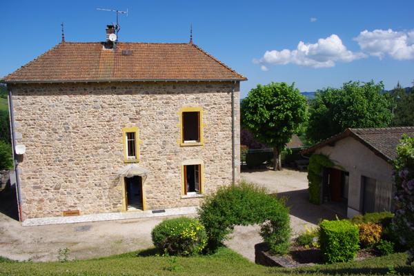 Axe Chauffailles/ Charlieu maison en pierres 3ch 980 m² possibilité seconde maison de plain pied