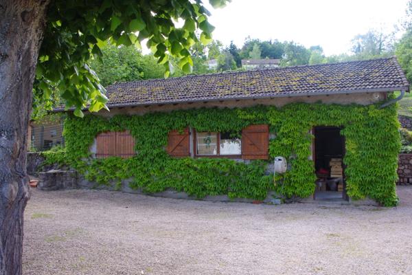 Axe Chauffailles/ Charlieu maison en pierres 3ch 980 m² possibilité seconde maison de plain pied