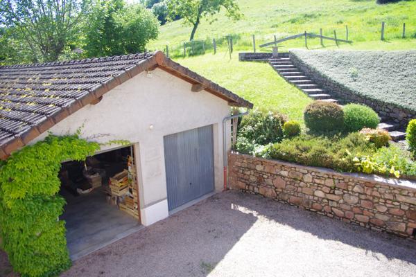 Axe Chauffailles/ Charlieu maison en pierres 3ch 980 m² possibilité seconde maison de plain pied