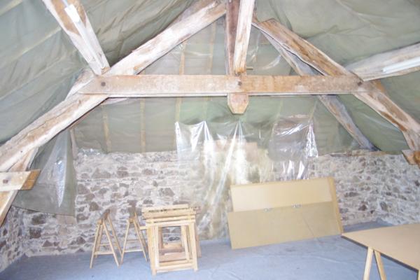 Axe Chauffailles/ Charlieu maison en pierres 3ch 980 m² possibilité seconde maison de plain pied
