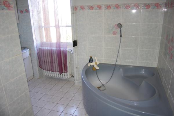 Axe Chauffailles/ Charlieu maison en pierres 3ch 980 m² possibilité seconde maison de plain pied