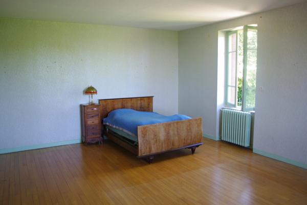 Axe Chauffailles/ Charlieu maison en pierres 3ch 980 m² possibilité seconde maison de plain pied