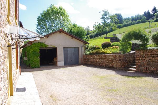 Axe Chauffailles/ Charlieu maison en pierres 3ch 980 m² possibilité seconde maison de plain pied