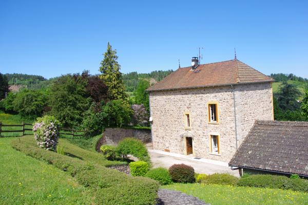 Axe Chauffailles/ Charlieu maison en pierres 3ch 980 m² possibilité seconde maison de plain pied