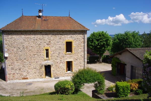 Axe Chauffailles/ Charlieu maison en pierres 3ch 980 m² possibilité seconde maison de plain pied