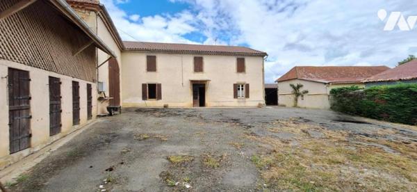 BASSOUES, ancienne ferme et dépendances  au bout du chemin