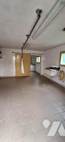 BASSOUES, ancienne ferme et dépendances  au bout du chemin