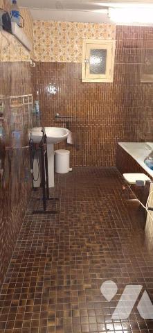 BASSOUES, ancienne ferme et dépendances  au bout du chemin