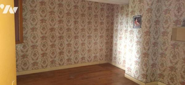 BASSOUES, ancienne ferme et dépendances  au bout du chemin