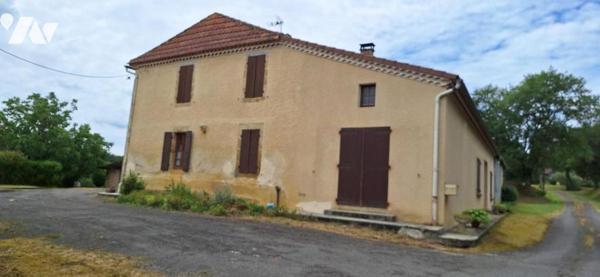 BASSOUES, ancienne ferme et dépendances  au bout du chemin