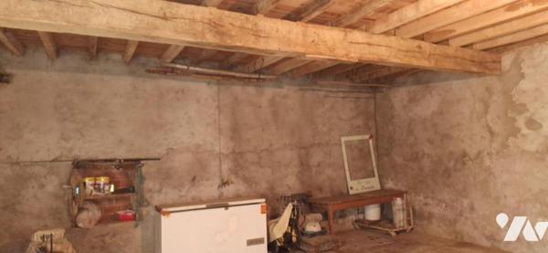 BASSOUES, ancienne ferme et dépendances  au bout du chemin