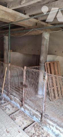 BASSOUES, ancienne ferme et dépendances  au bout du chemin