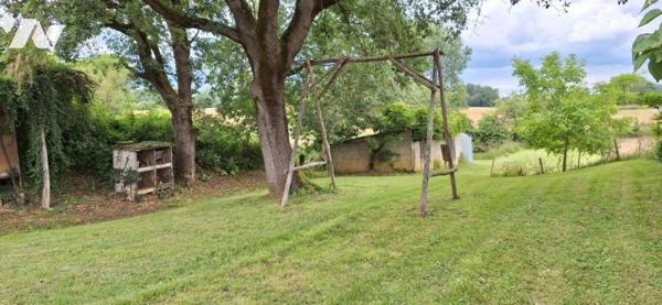 BASSOUES, ancienne ferme et dépendances  au bout du chemin