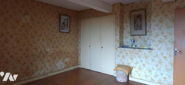 BASSOUES, ancienne ferme et dépendances  au bout du chemin