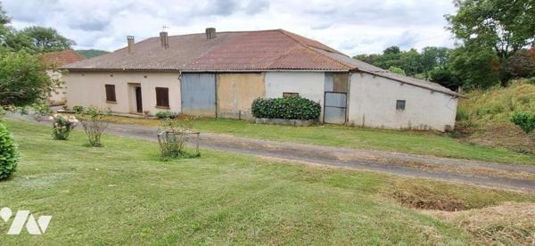 BASSOUES, ancienne ferme et dépendances  au bout du chemin