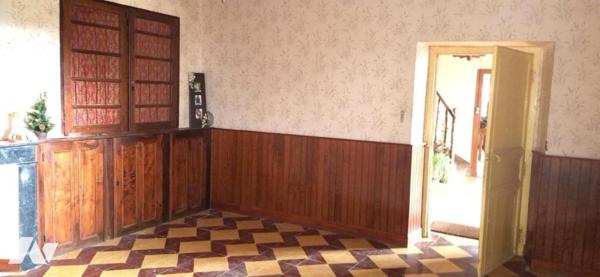 BASSOUES, ancienne ferme et dépendances  au bout du chemin