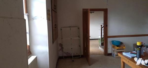 BASSOUES, ancienne ferme et dépendances  au bout du chemin