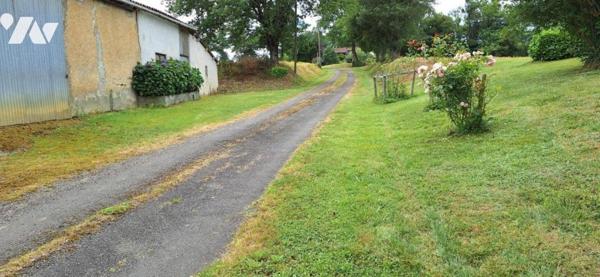 BASSOUES, ancienne ferme et dépendances  au bout du chemin
