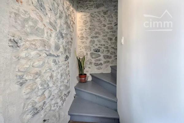 ✨ À découvrir sans tarder : charmant T2 en duplex rénové au cœur de Valgelon-La Rochette ! ✨