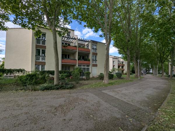 Appartement 4 pièces en dernier étage avec terrasse à vendre dans le quartier de Port-Sud à Ramonville Saint-Agne