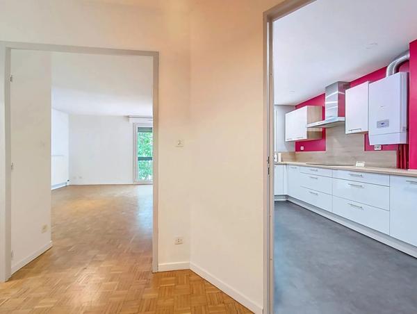 Appartement 4 pièces en dernier étage avec terrasse à vendre dans le quartier de Port-Sud à Ramonville Saint-Agne