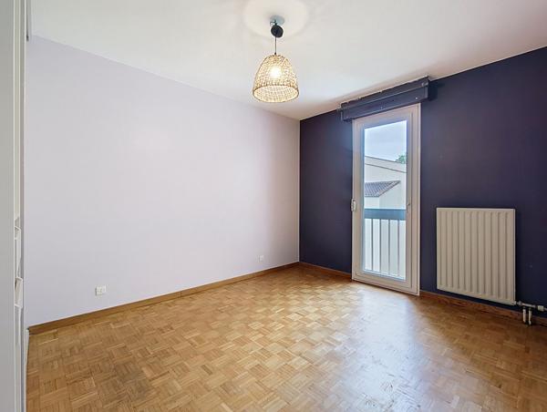 Appartement 4 pièces en dernier étage avec terrasse à vendre dans le quartier de Port-Sud à Ramonville Saint-Agne