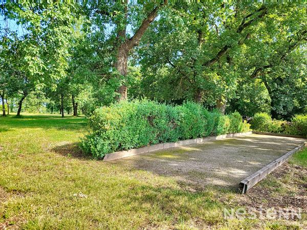 A Vendre Maison en pierre rénovée de 295 m² avec gîte, parc arboré, piscine et 550 m² de dépendances