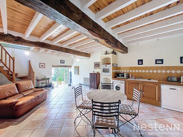 A Vendre Maison en pierre rénovée de 295 m² avec gîte, parc arboré, piscine et 550 m² de dépendances