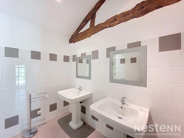 A Vendre Maison en pierre rénovée de 295 m² avec gîte, parc arboré, piscine et 550 m² de dépendances