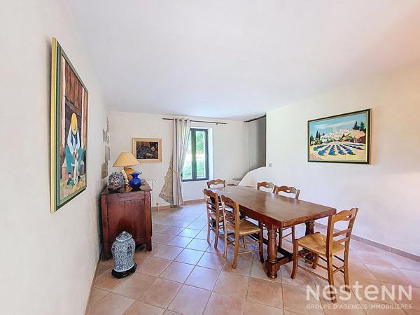 A Vendre Maison en pierre rénovée de 295 m² avec gîte, parc arboré, piscine et 550 m² de dépendances