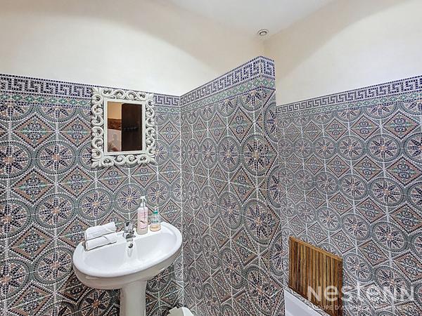 A Vendre Maison en pierre rénovée de 295 m² avec gîte, parc arboré, piscine et 550 m² de dépendances