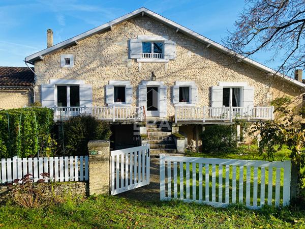 AV Maison en pierre à Bassillac et Auberoche 10 pièce(s) 228 m2