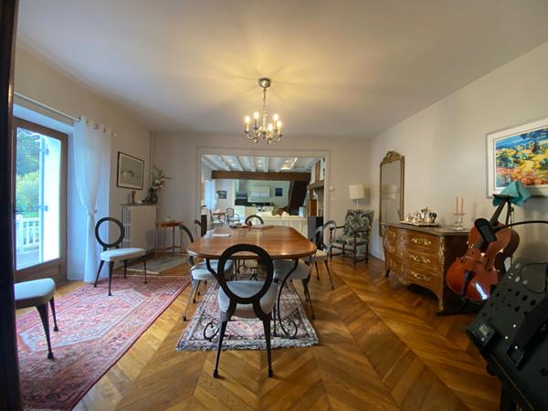 AV Maison en pierre à Bassillac et Auberoche 10 pièce(s) 228 m2