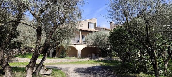 Maison familiale avec vue et terrain d’oliviers 2200 m² – 6 chambres – à 5 min d’Alès Saint-Christol-lez-Alès (30380)