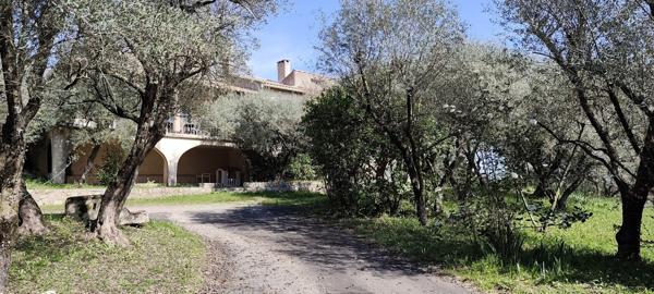 Maison familiale avec vue et terrain d’oliviers 2200 m² – 6 chambres – à 5 min d’Alès Saint-Christol-lez-Alès (30380)