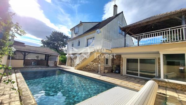 Secteur prisé : MAGNIFIQUE villa  de 295 m2 , 9 pièces, avec jardin , garages et piscine